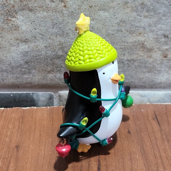 Hallmark Christmas Ornament Tip South Pole Pals 2007 Penguin In Lights - Picture 7 of 12